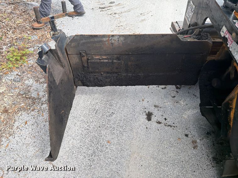 image for item DV7424 2016 Lee-Boy 8616B paver