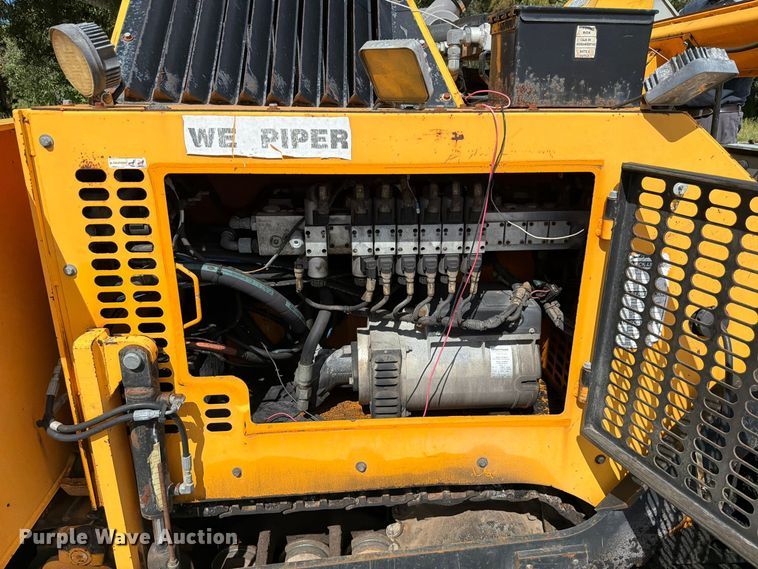 image for item DV7424 2016 Lee-Boy 8616B paver