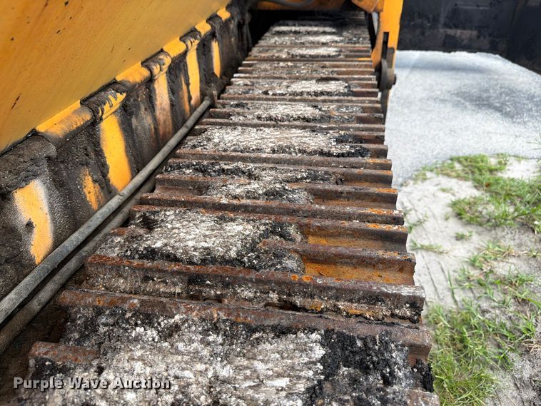 image for item DV7424 2016 Lee-Boy 8616B paver