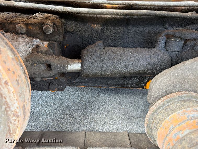 image for item DV7424 2016 Lee-Boy 8616B paver