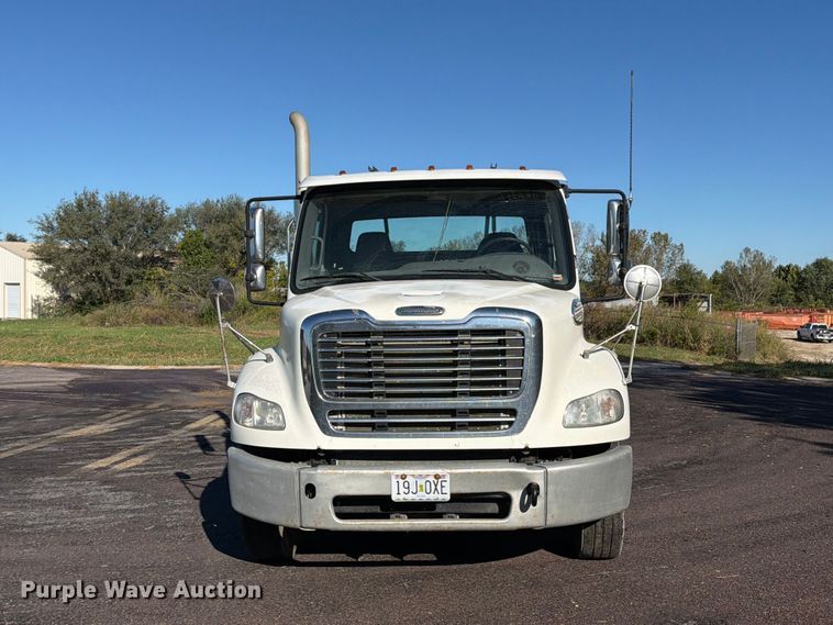 image for item DZ4857 2013 Freightliner Business Class M2 semi truck