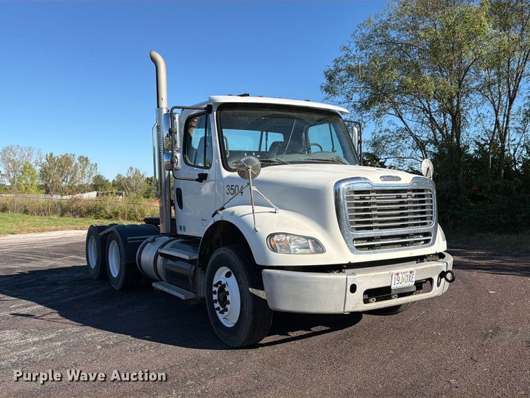 image for item DZ4857 2013 Freightliner Business Class M2 semi truck