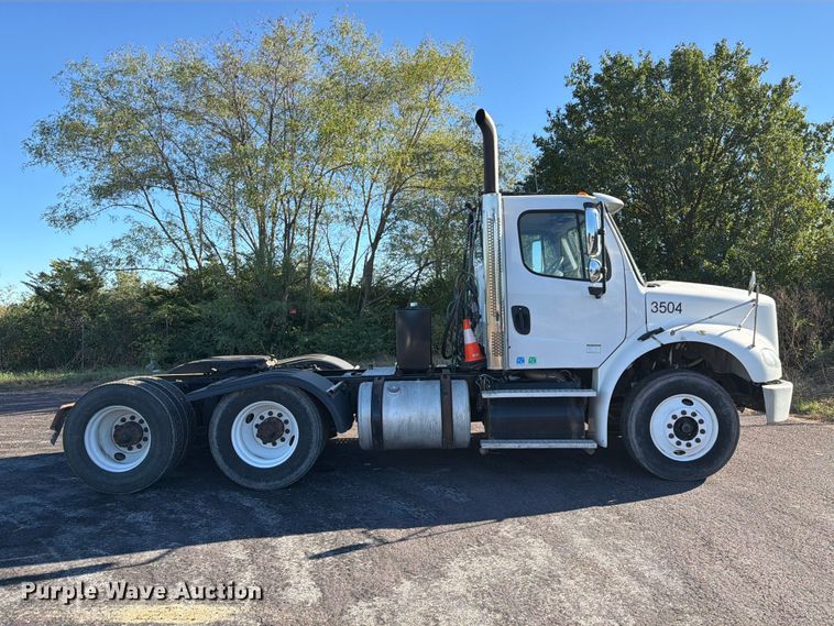 image for item DZ4857 2013 Freightliner Business Class M2 semi truck