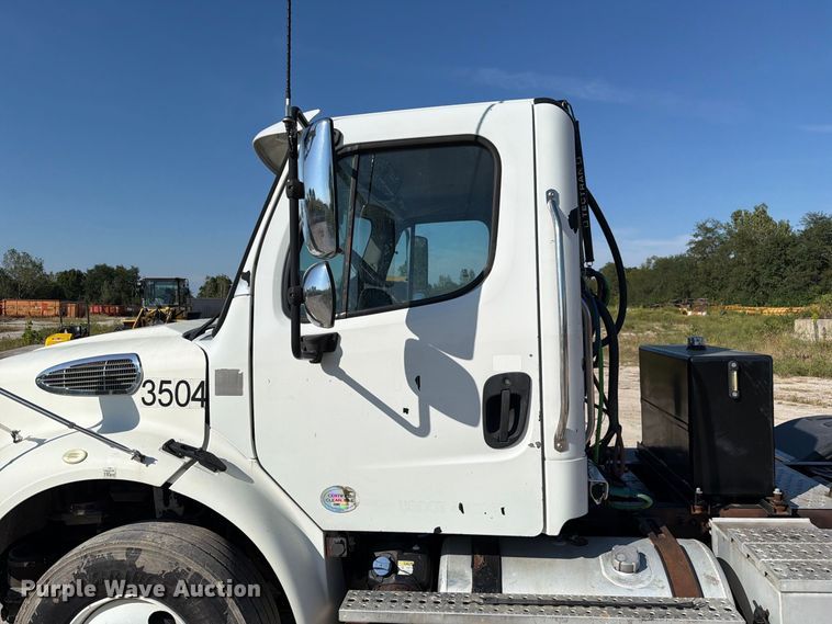 image for item DZ4857 2013 Freightliner Business Class M2 semi truck