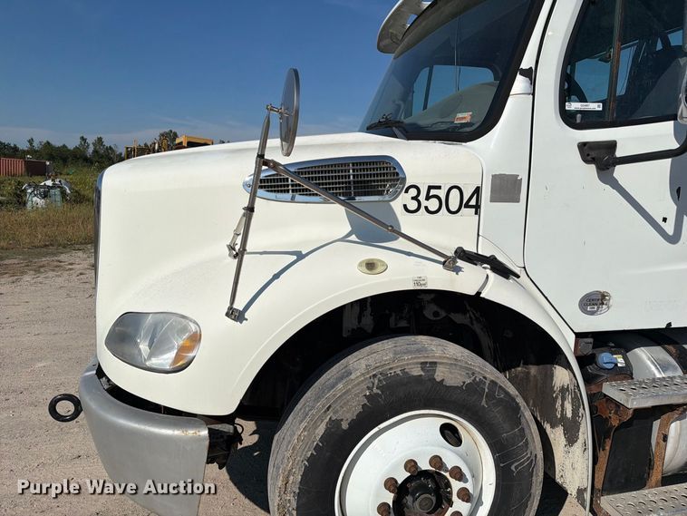 image for item DZ4857 2013 Freightliner Business Class M2 semi truck