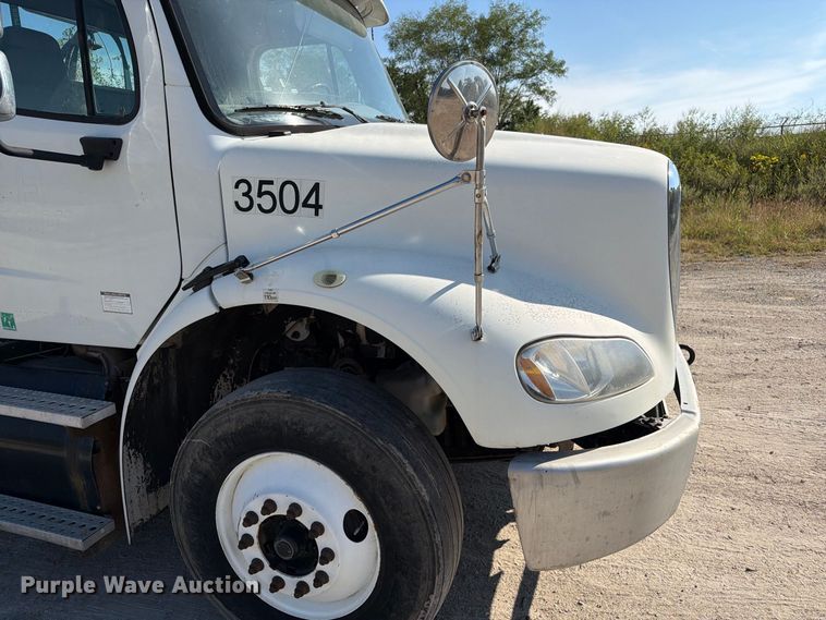 image for item DZ4857 2013 Freightliner Business Class M2 semi truck