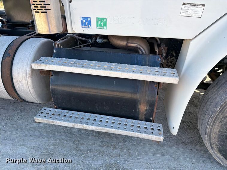 image for item DZ4857 2013 Freightliner Business Class M2 semi truck