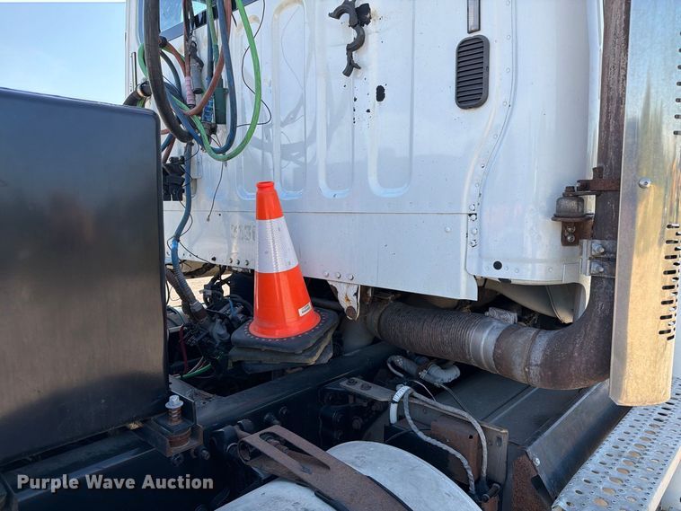 image for item DZ4857 2013 Freightliner Business Class M2 semi truck