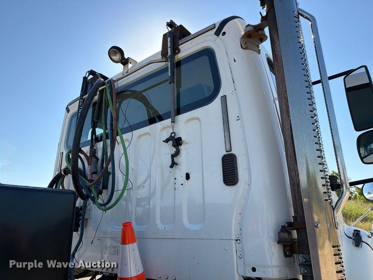 image for item DZ4857 2013 Freightliner Business Class M2 semi truck