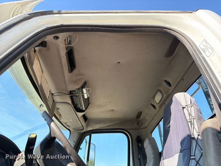image for item DZ4857 2013 Freightliner Business Class M2 semi truck