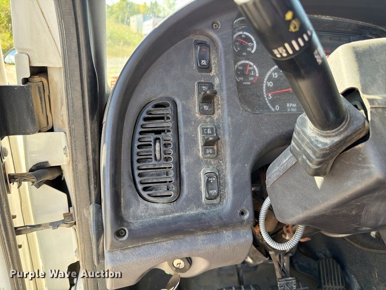 image for item DZ4857 2013 Freightliner Business Class M2 semi truck