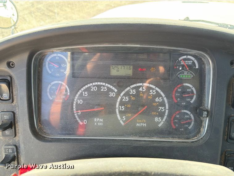 image for item DZ4857 2013 Freightliner Business Class M2 semi truck