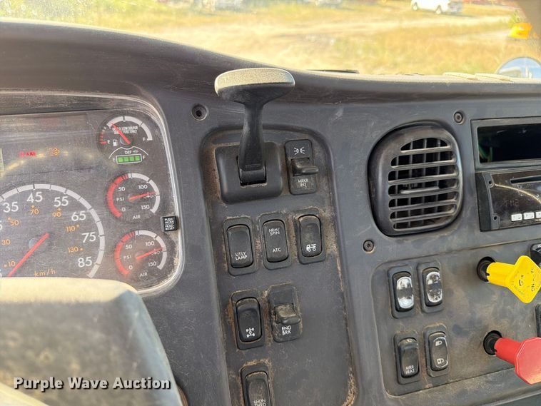 image for item DZ4857 2013 Freightliner Business Class M2 semi truck