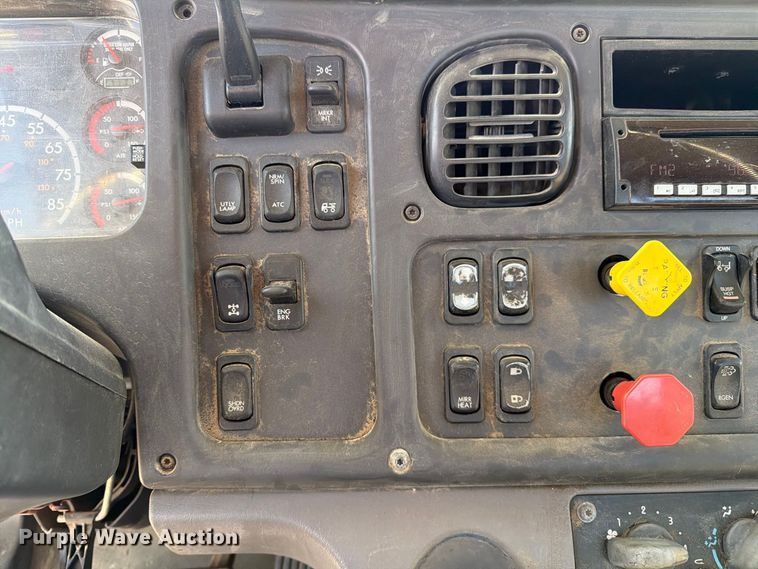 image for item DZ4857 2013 Freightliner Business Class M2 semi truck