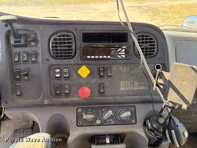 image for item DZ4857 2013 Freightliner Business Class M2 semi truck