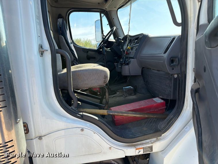 image for item DZ4857 2013 Freightliner Business Class M2 semi truck