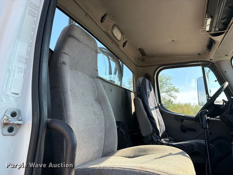 image for item DZ4857 2013 Freightliner Business Class M2 semi truck