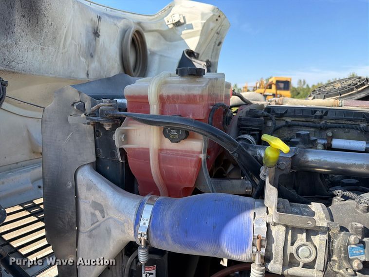 image for item DZ4857 2013 Freightliner Business Class M2 semi truck