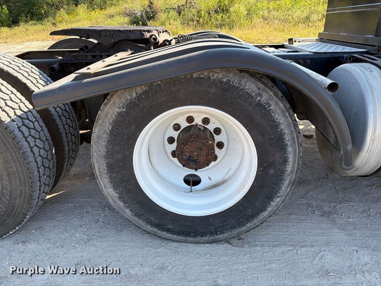 image for item DZ4857 2013 Freightliner Business Class M2 semi truck