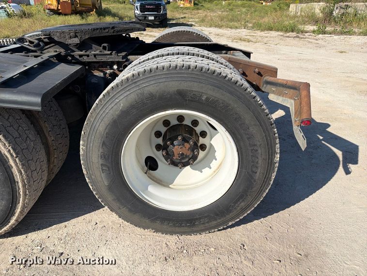 image for item DZ4857 2013 Freightliner Business Class M2 semi truck