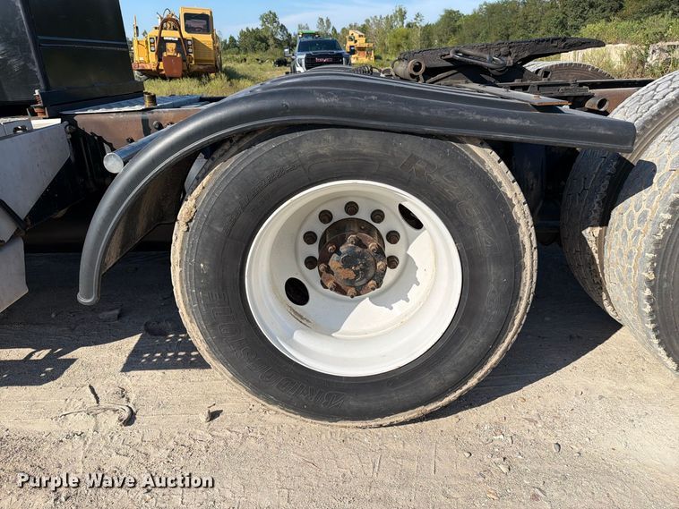 image for item DZ4857 2013 Freightliner Business Class M2 semi truck