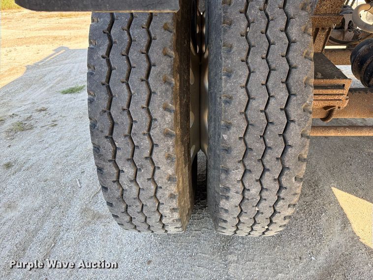 image for item DZ4859 2010 Manac HRS28 end dump trailer