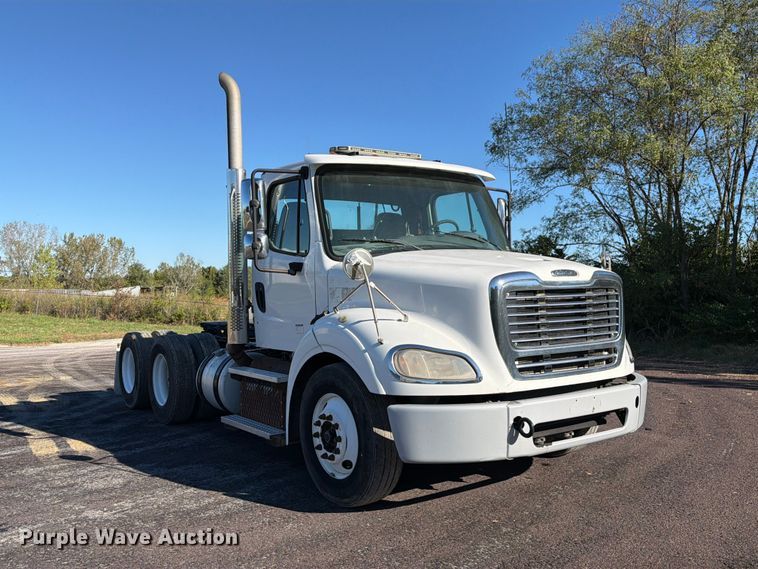 image for item DZ4862 2015 Freightliner Business Class M2 semi truck