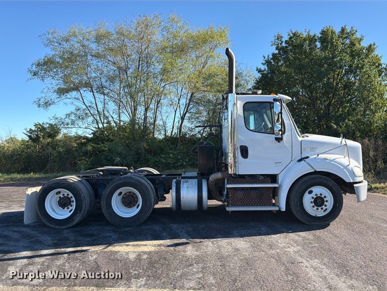 image for item DZ4862 2015 Freightliner Business Class M2 semi truck