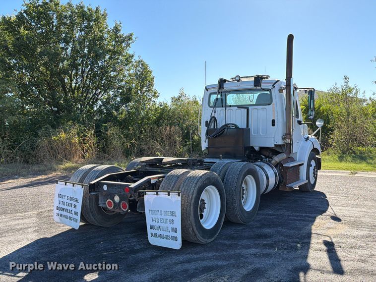 image for item DZ4862 2015 Freightliner Business Class M2 semi truck