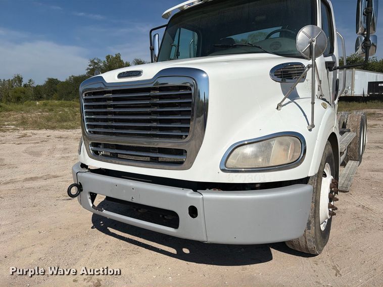image for item DZ4862 2015 Freightliner Business Class M2 semi truck