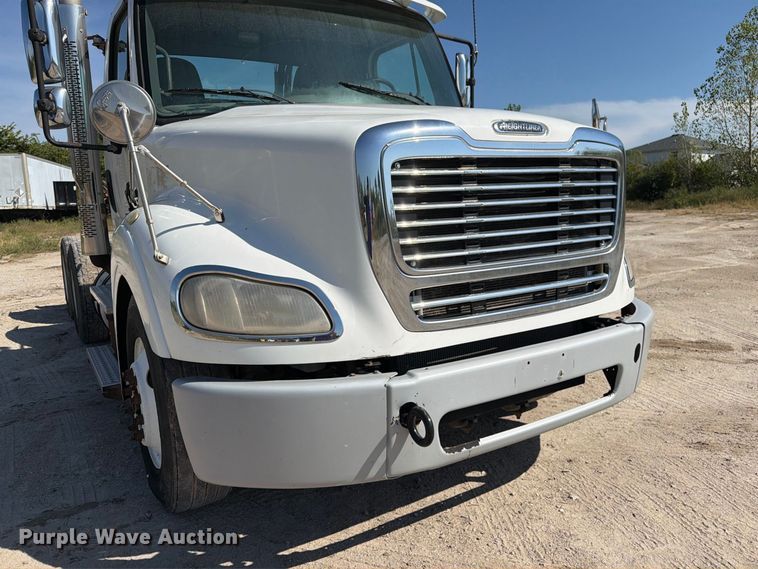 image for item DZ4862 2015 Freightliner Business Class M2 semi truck