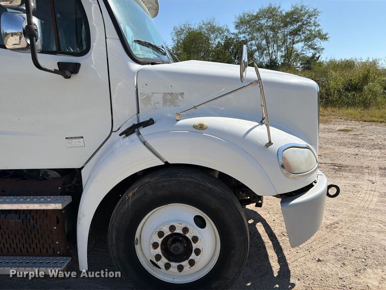 image for item DZ4862 2015 Freightliner Business Class M2 semi truck