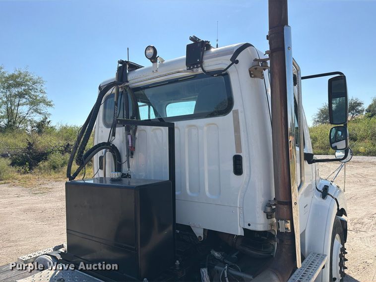 image for item DZ4862 2015 Freightliner Business Class M2 semi truck