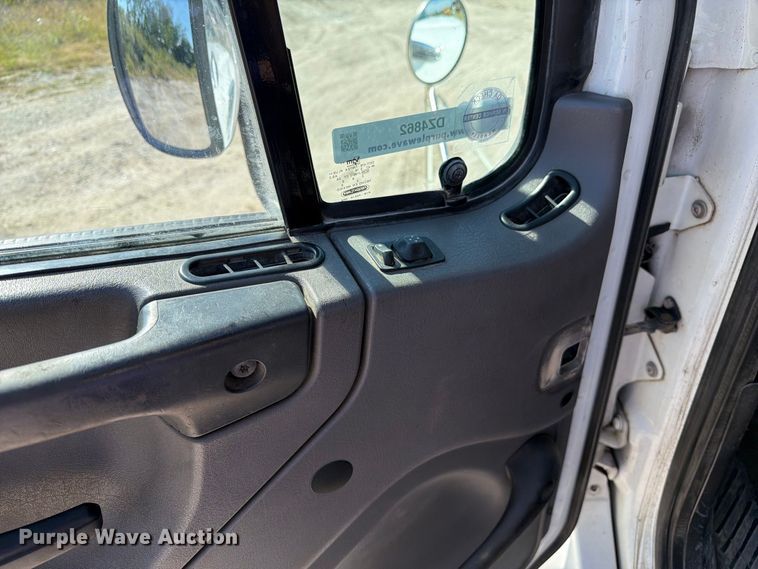 image for item DZ4862 2015 Freightliner Business Class M2 semi truck