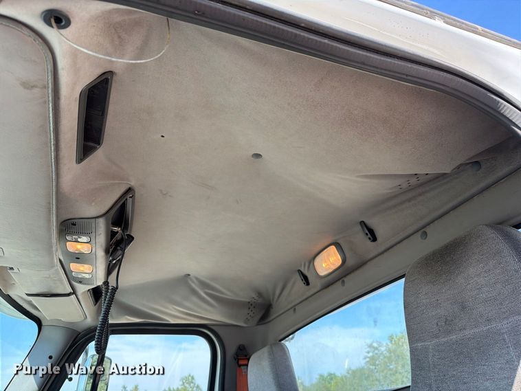image for item DZ4862 2015 Freightliner Business Class M2 semi truck
