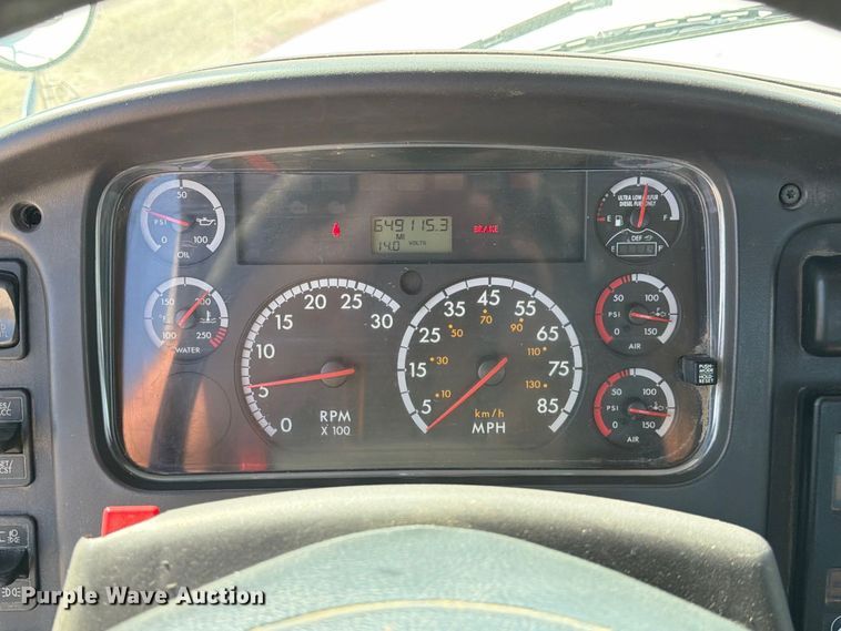 image for item DZ4862 2015 Freightliner Business Class M2 semi truck