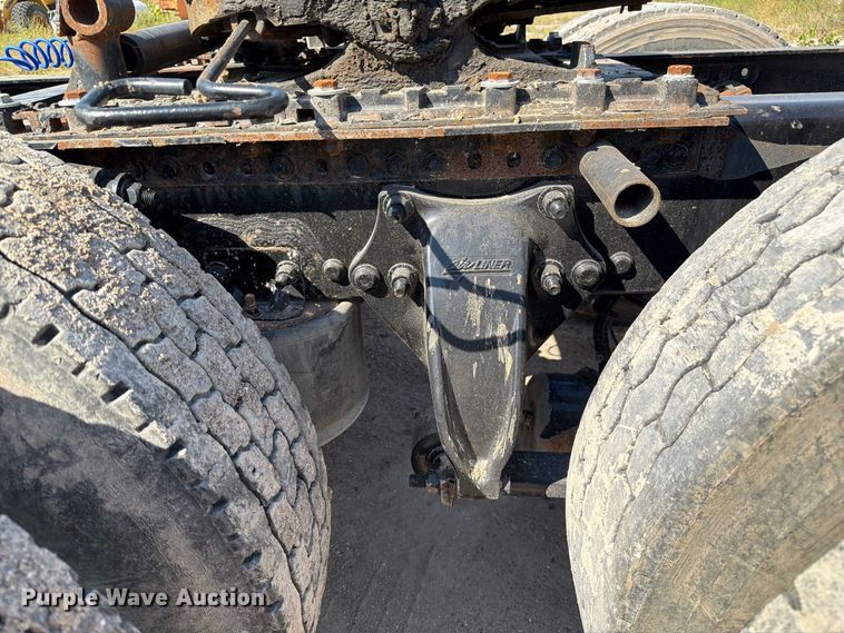 image for item DZ4862 2015 Freightliner Business Class M2 semi truck