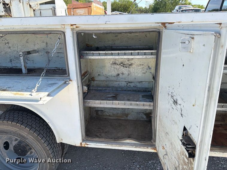 image for item DZ4904 1999 Ford F-450 XL Super Duty utility / service truck