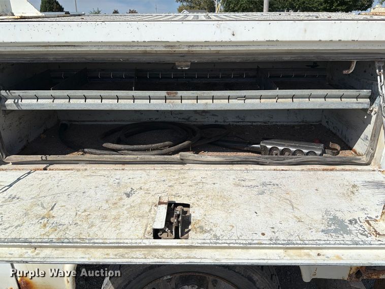 image for item DZ4904 1999 Ford F-450 XL Super Duty utility / service truck