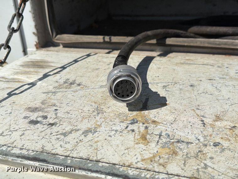 image for item DZ4904 1999 Ford F-450 XL Super Duty utility / service truck