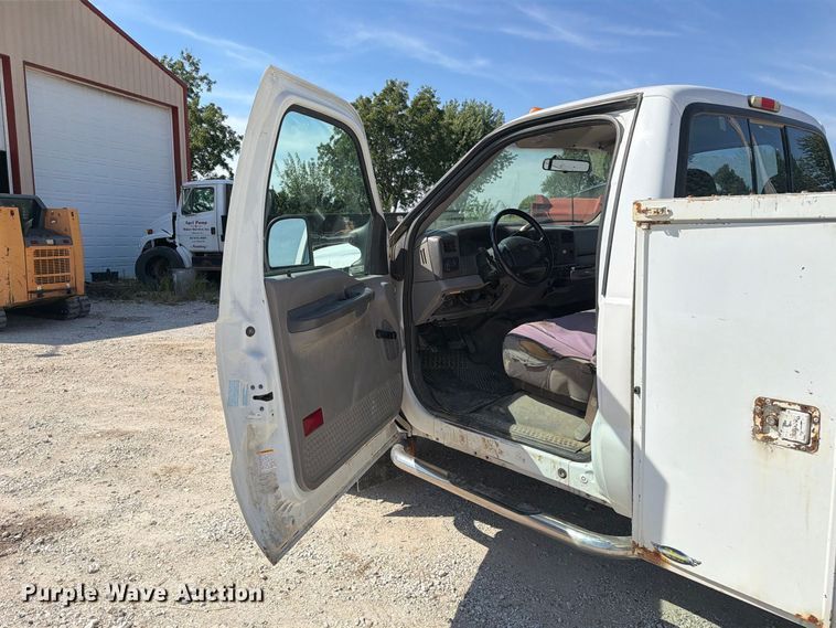 image for item DZ4904 1999 Ford F-450 XL Super Duty utility / service truck