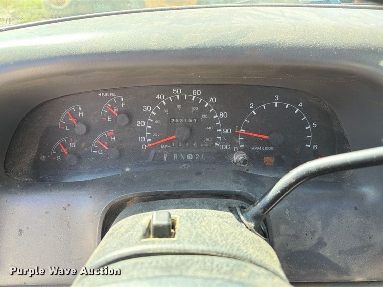 image for item DZ4904 1999 Ford F-450 XL Super Duty utility / service truck