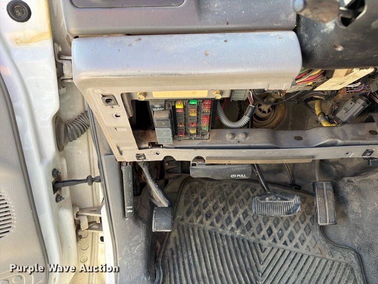 image for item DZ4904 1999 Ford F-450 XL Super Duty utility / service truck