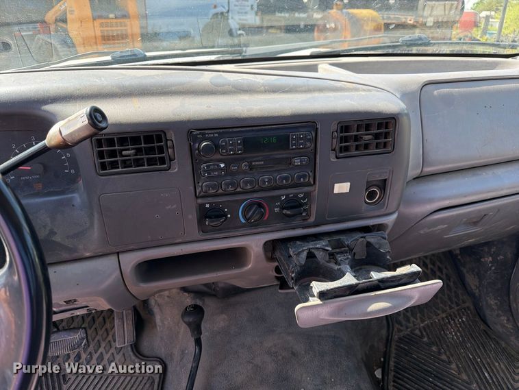 image for item DZ4904 1999 Ford F-450 XL Super Duty utility / service truck