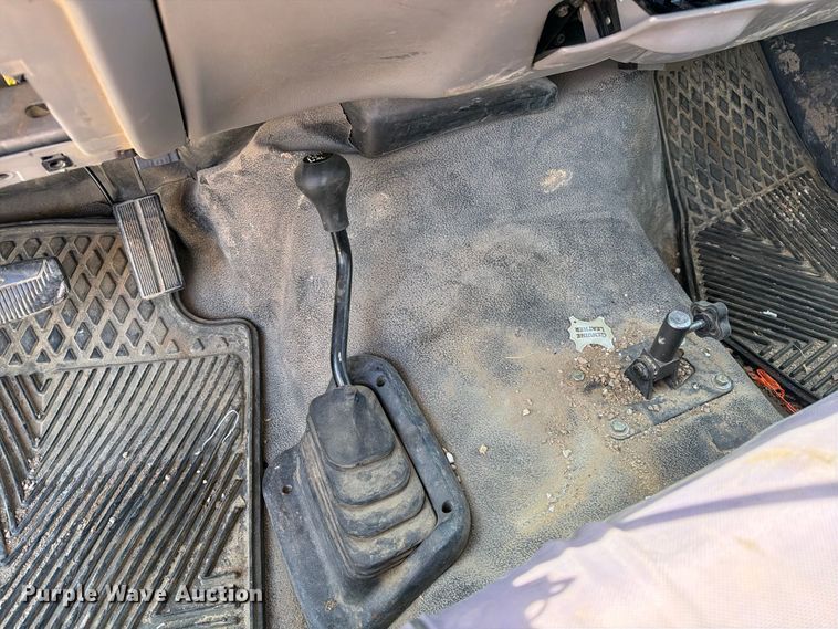 image for item DZ4904 1999 Ford F-450 XL Super Duty utility / service truck