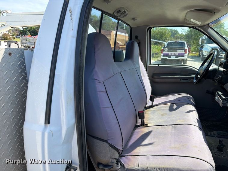 image for item DZ4904 1999 Ford F-450 XL Super Duty utility / service truck