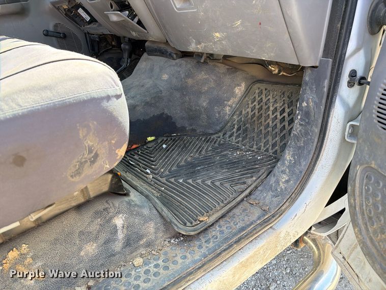 image for item DZ4904 1999 Ford F-450 XL Super Duty utility / service truck