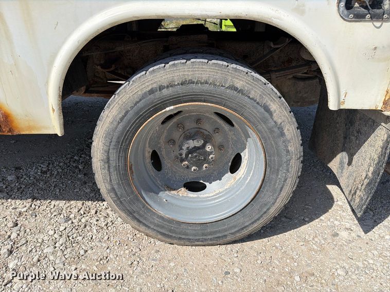 image for item DZ4904 1999 Ford F-450 XL Super Duty utility / service truck
