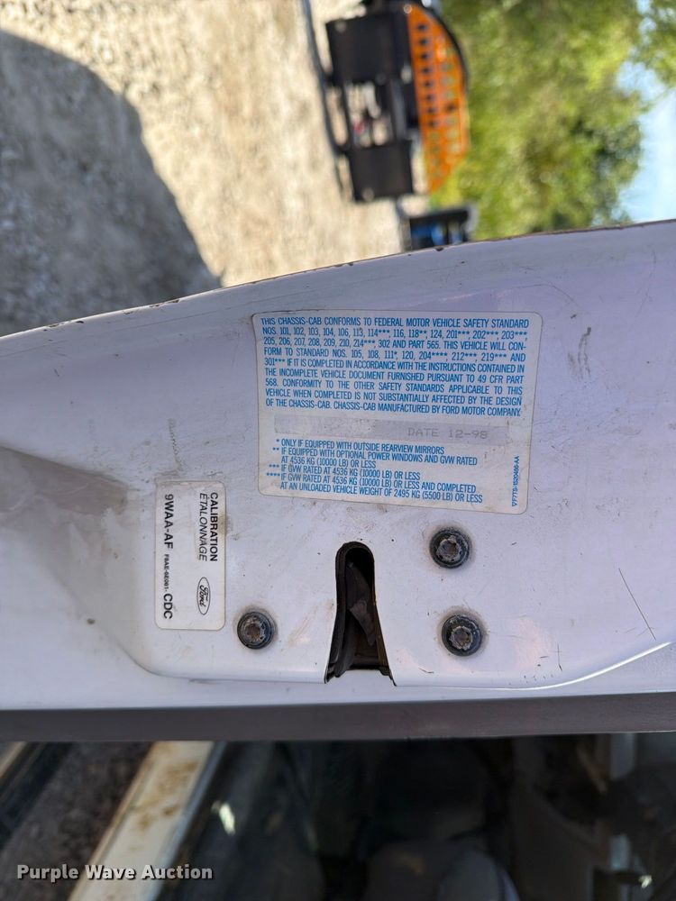 image for item DZ4904 1999 Ford F-450 XL Super Duty utility / service truck