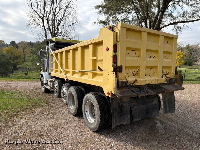 image for item EA0602 2006 Western Star 4900 dump truck